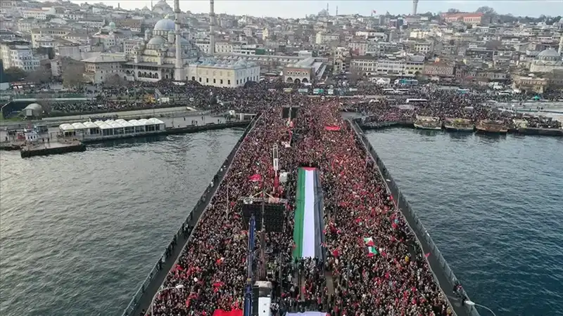 Gazze İçin Tek Yürek: On Binler Galata Köprüsü'nde Buluştu!