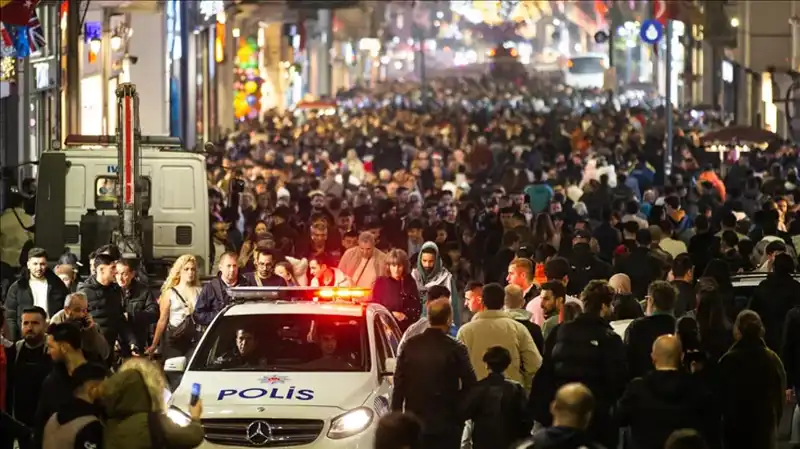 Yılbaşı İçin Ülke Genelinde Dev Teyakkuz: 325 Bin Güvenlik Görevlisi Sahada!