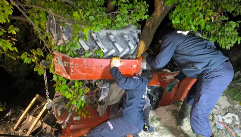 Kontrolden Çıkan Traktör Devrildi: Trajik Kaza Sürücüsünü Hayatından Etti