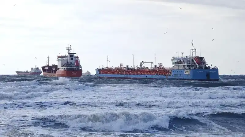 Florya Açıklarında İki Gemi Acil Durum Çağrısı Yaptı: Ne Oluyor?